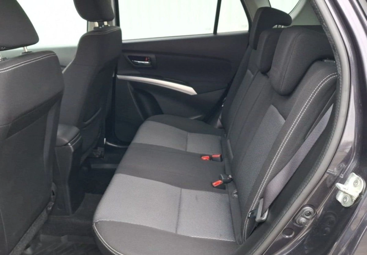 Suzuki SX4 S-Cross - Zdjęcie 12