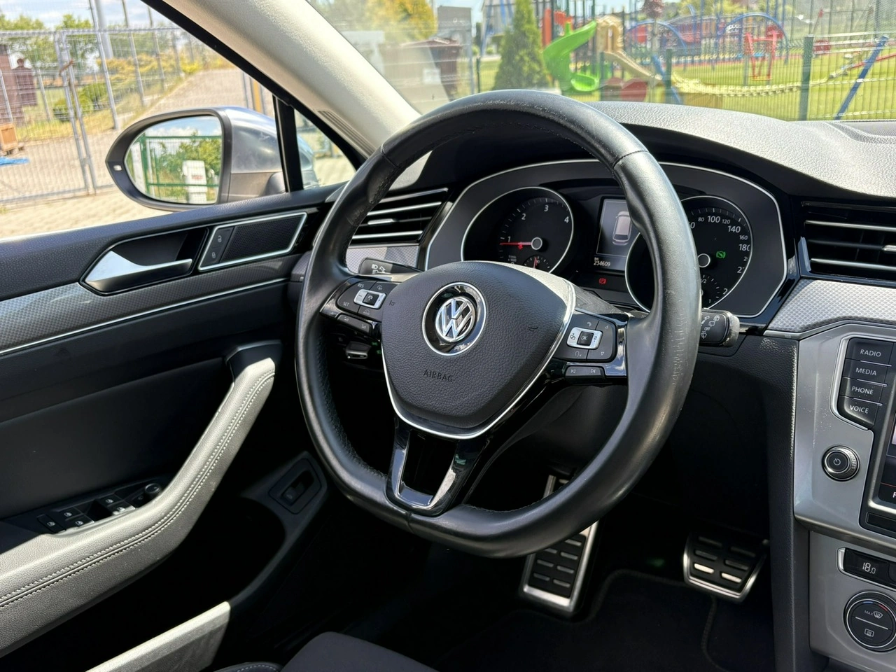 Volkswagen Passat Alltrack - Zdjęcie 16