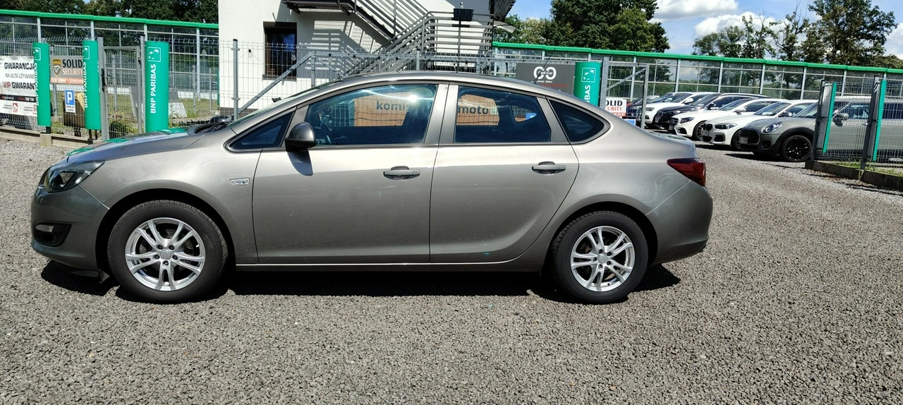 Opel Astra - Zdjęcie 6
