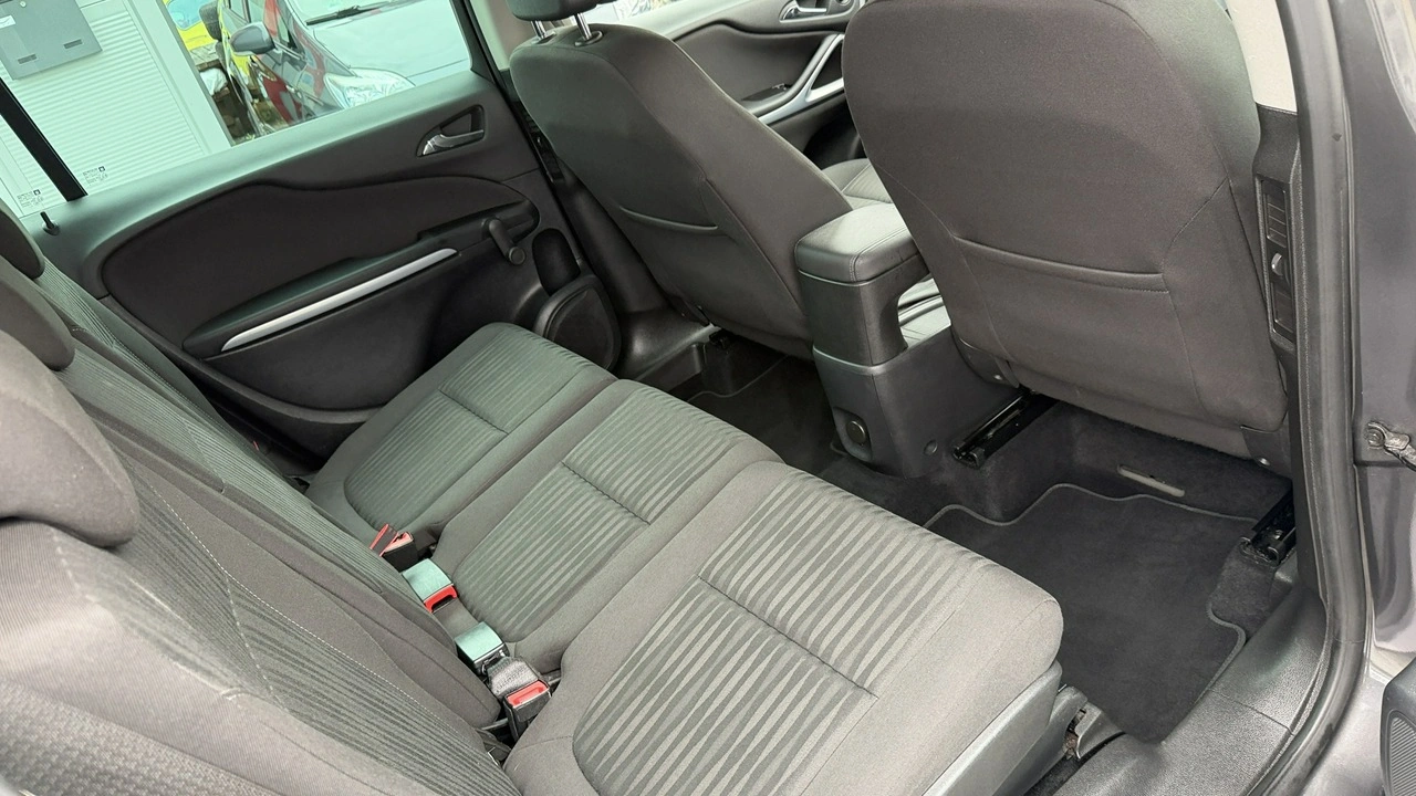 Opel Zafira - Zdjęcie 24