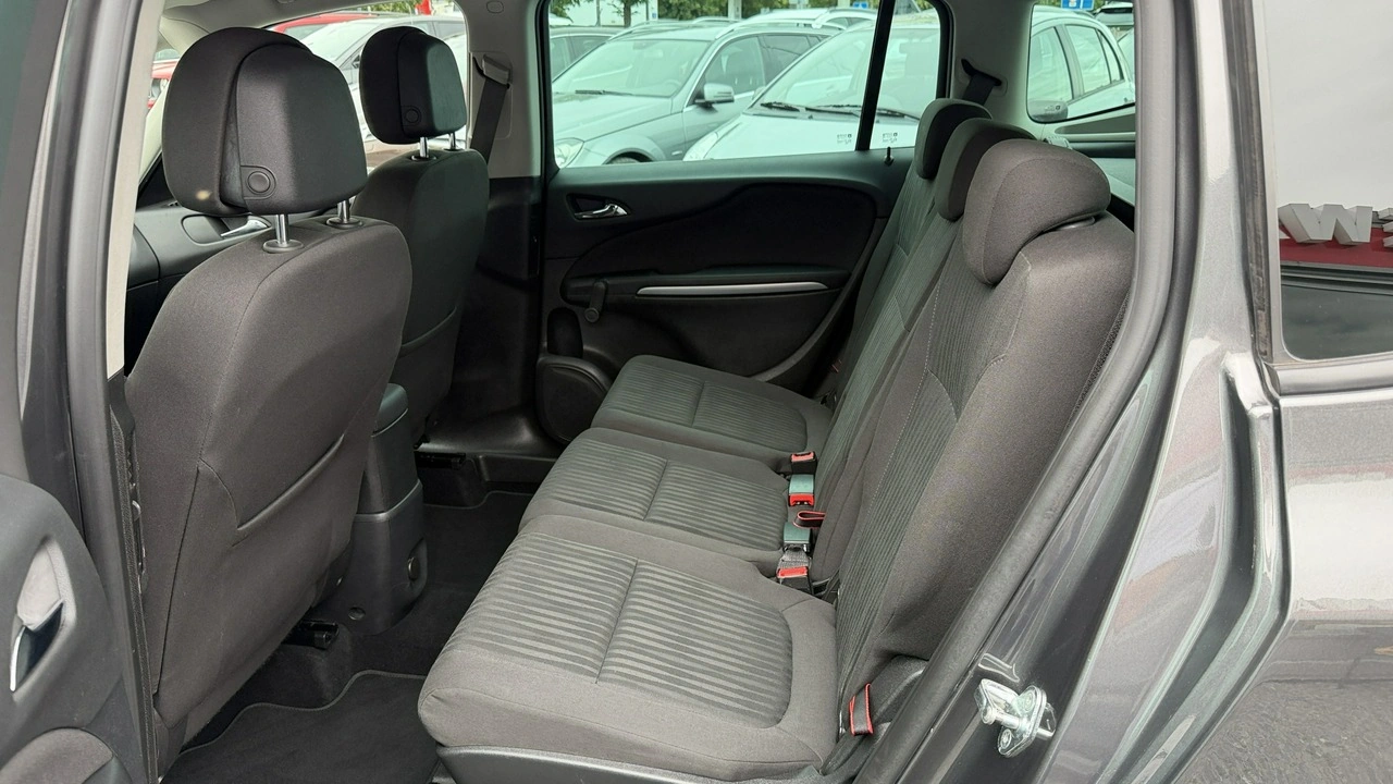 Opel Zafira - Zdjęcie 25
