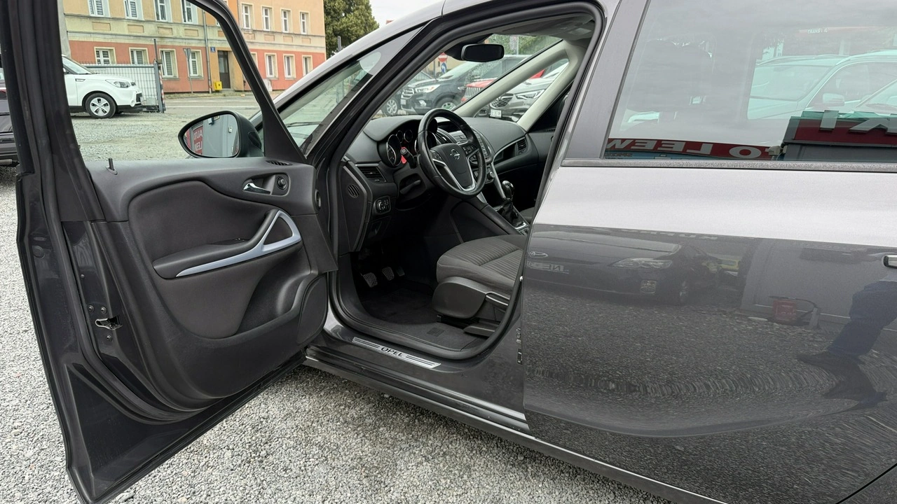 Opel Zafira - Zdjęcie 27