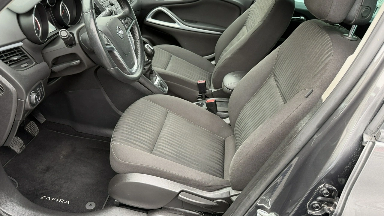 Opel Zafira - Zdjęcie 28