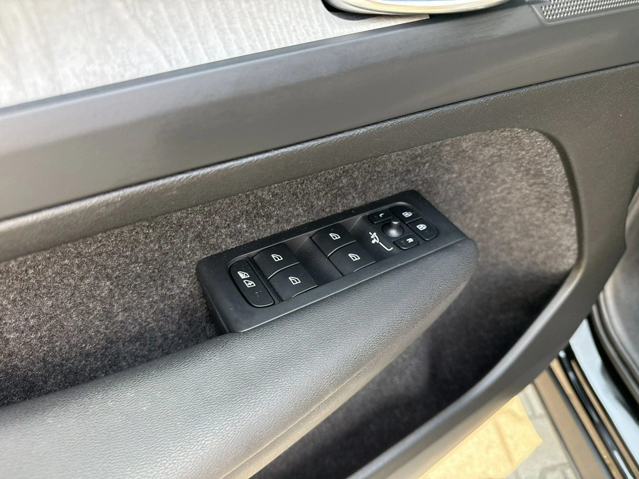 Volvo XC 40 - Zdjęcie 11