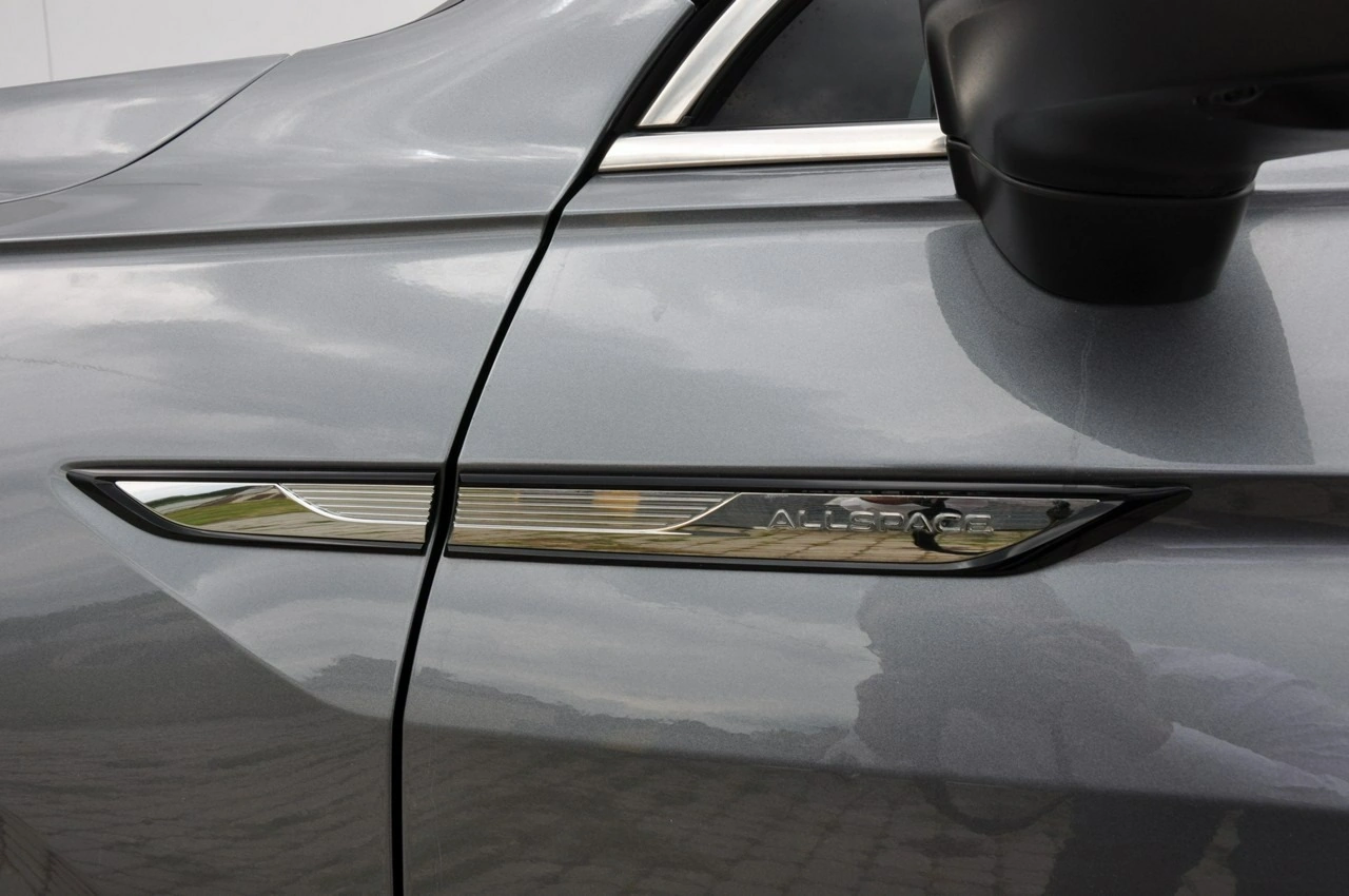 Volkswagen Tiguan Allspace - Zdjęcie 31