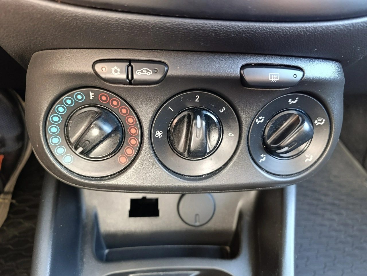 Opel Corsa - Zdjęcie 17