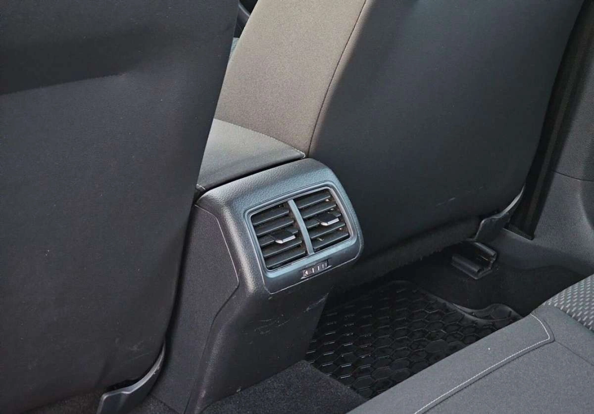 Volkswagen Golf - Zdjęcie 14