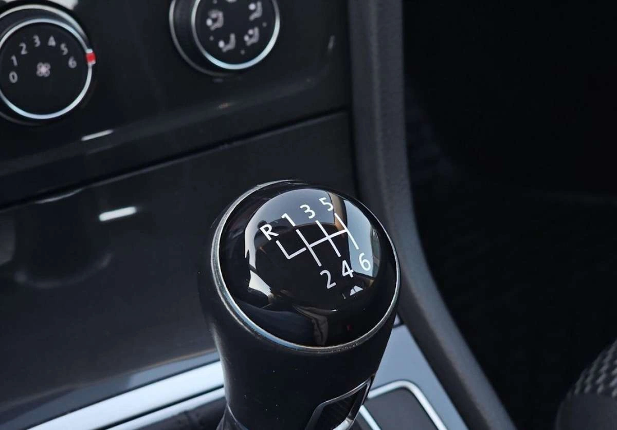 Volkswagen Golf - Zdjęcie 25