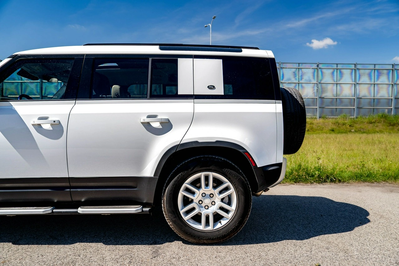 Land Rover Defender - Zdjęcie 11
