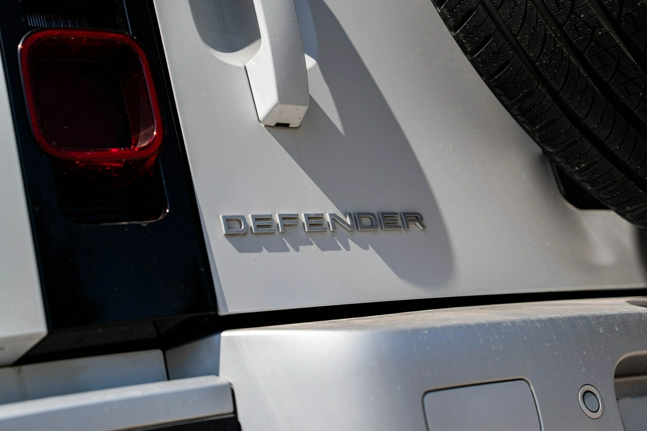 Land Rover Defender - Zdjęcie 14