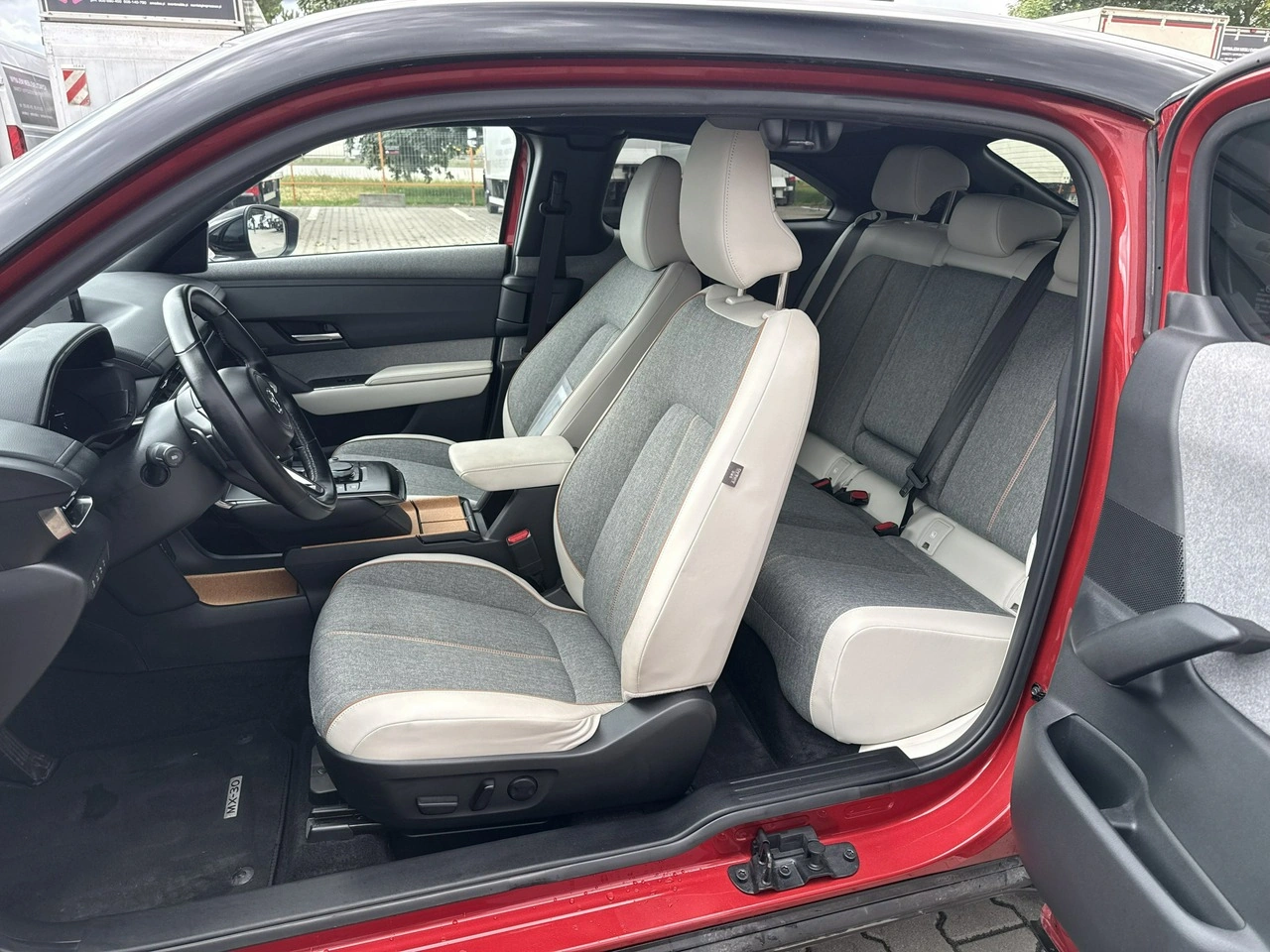 Mazda MX-30 - Zdjęcie 11