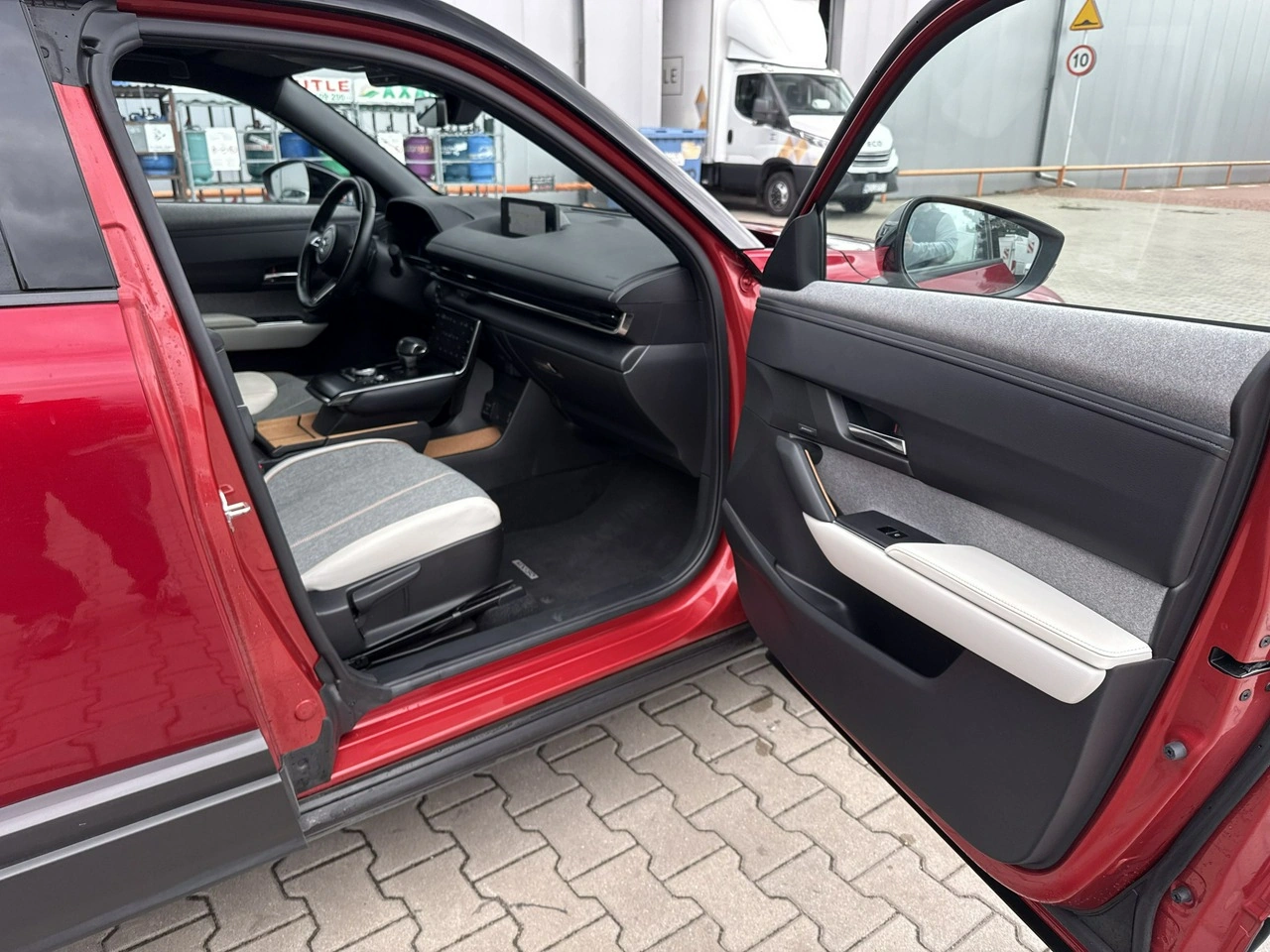 Mazda MX-30 - Zdjęcie 14