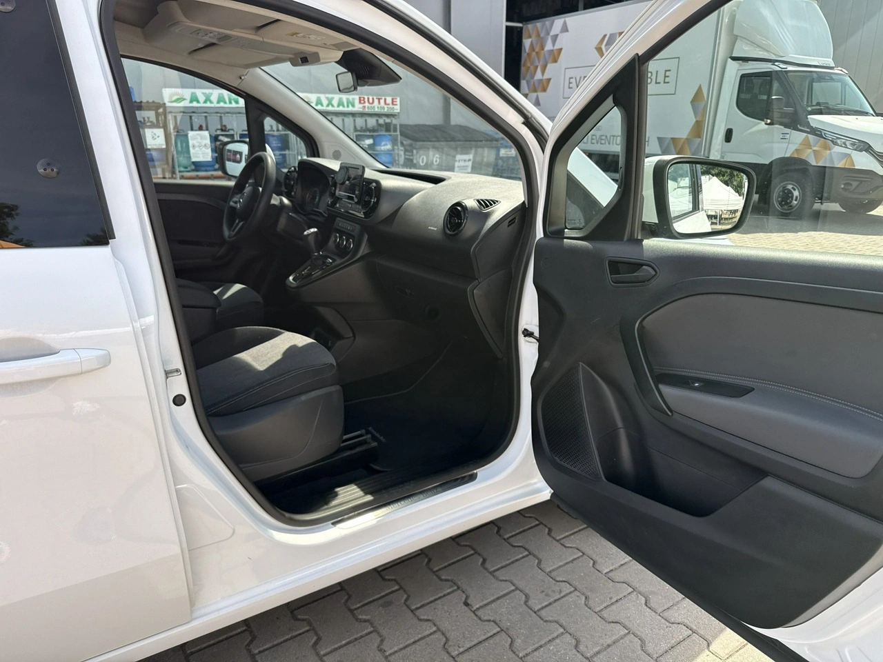 Mercedes T 180 d - Zdjęcie 15