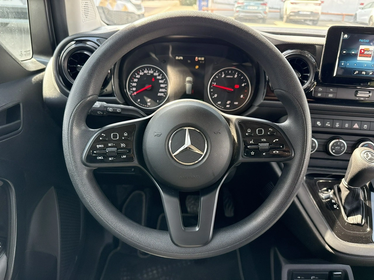 Mercedes T 180 d - Zdjęcie 21