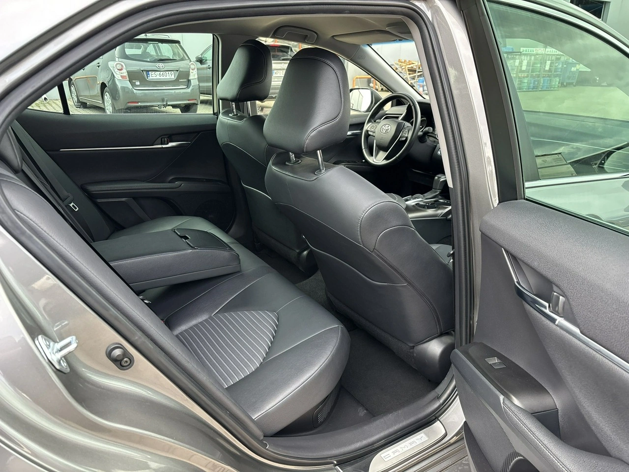 Toyota Camry - Zdjęcie 17
