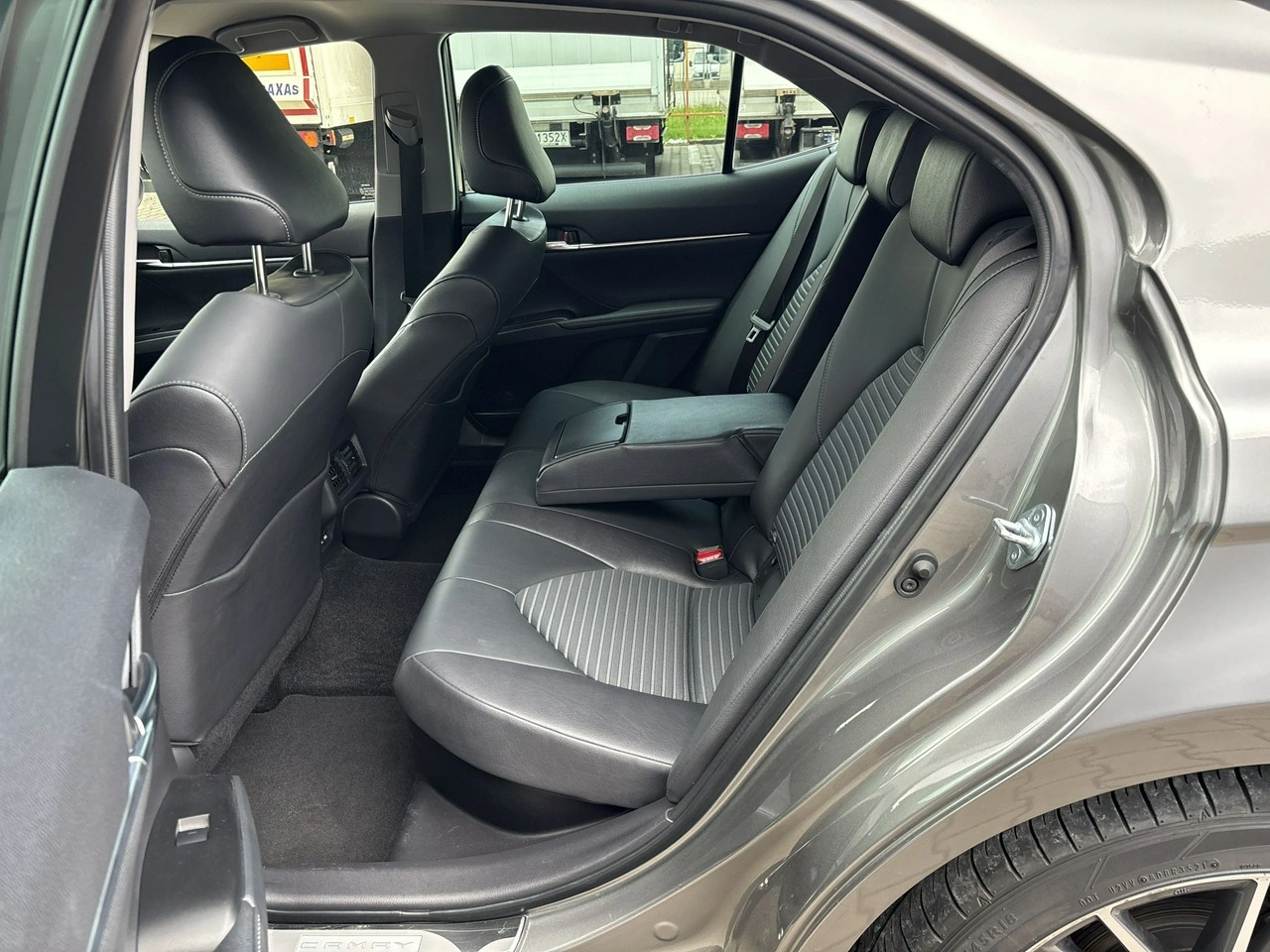 Toyota Camry - Zdjęcie 18