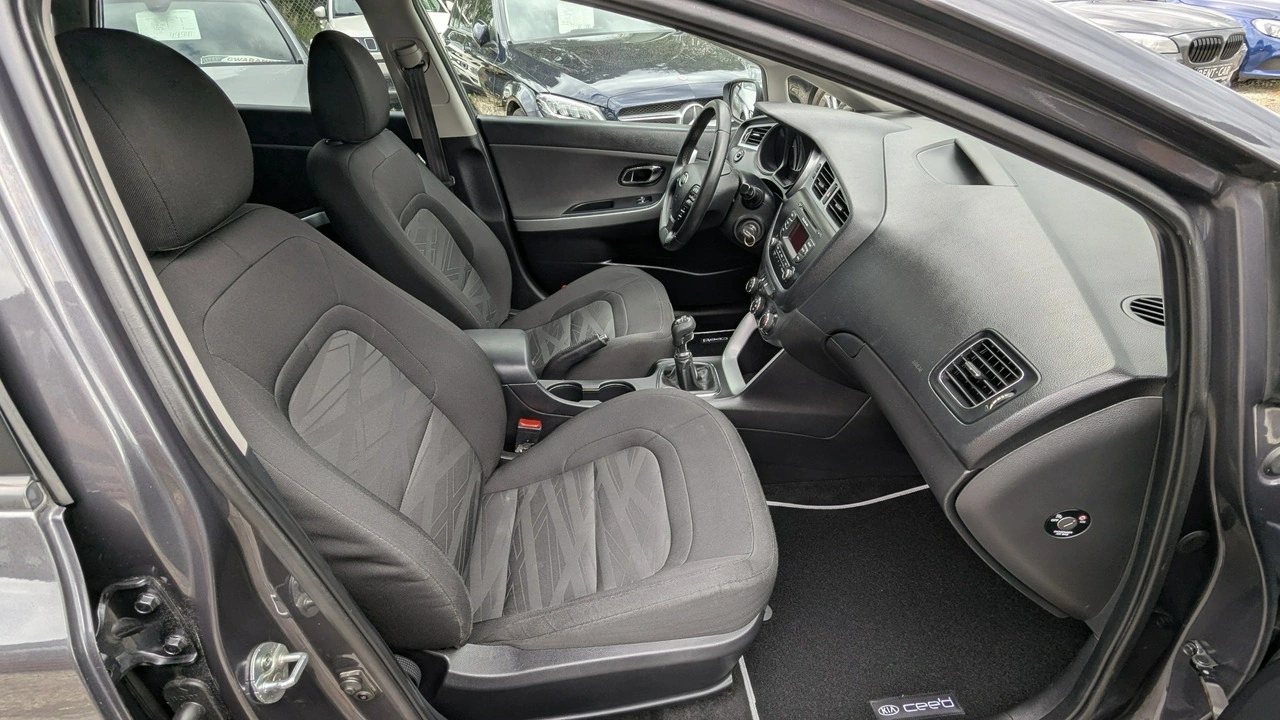 Kia Ceed - Zdjęcie 18