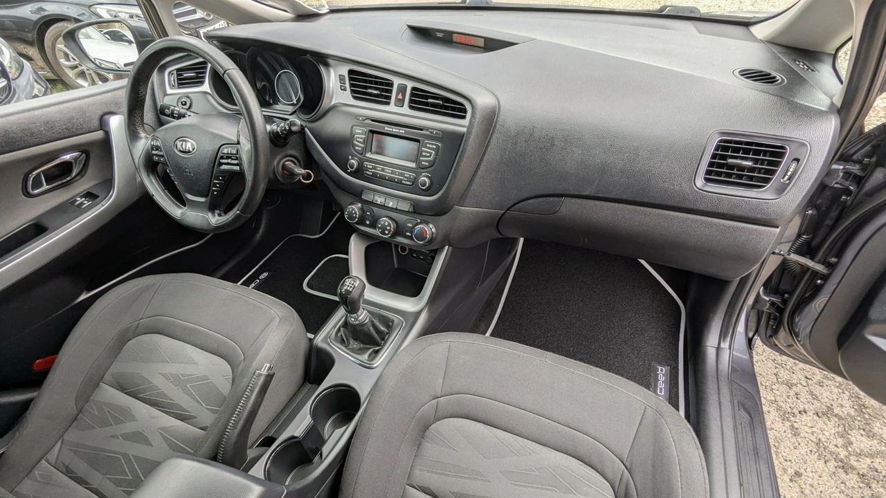 Kia Ceed - Zdjęcie 19