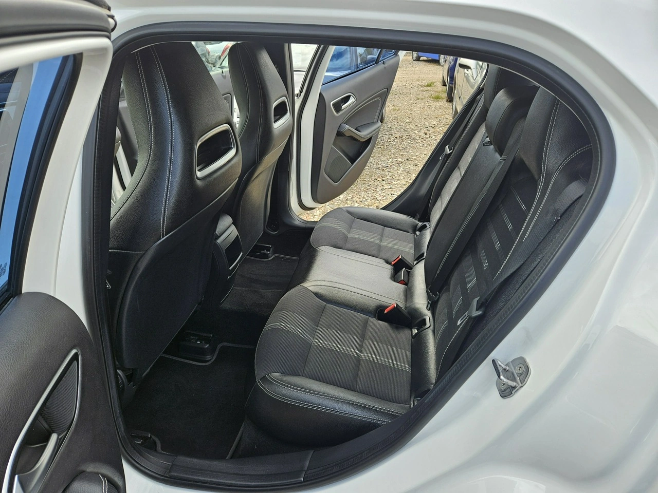Mercedes GLA 180 - Zdjęcie 8