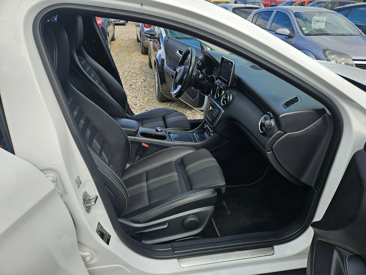 Mercedes GLA 180 - Zdjęcie 9
