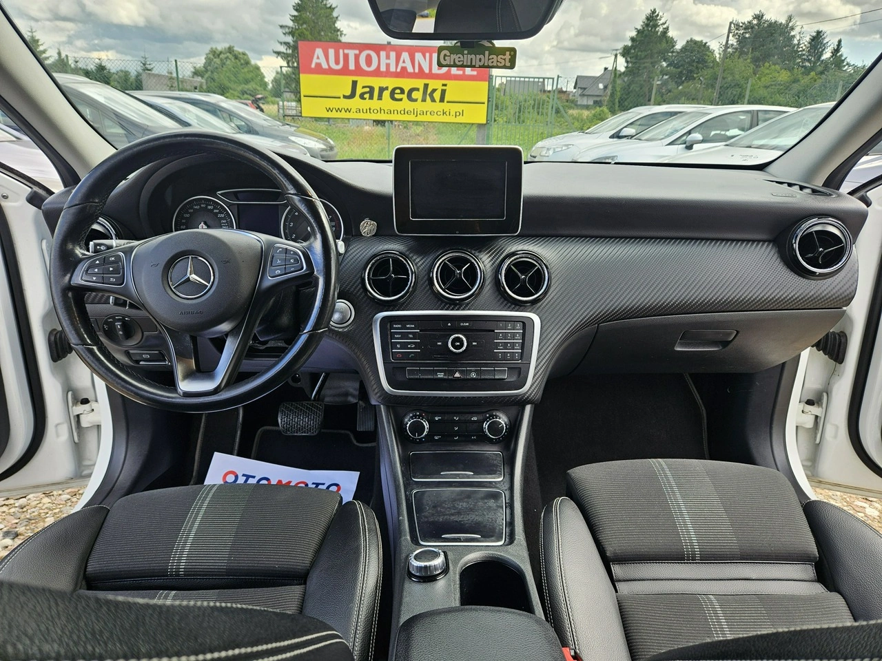 Mercedes GLA 180 - Zdjęcie 11