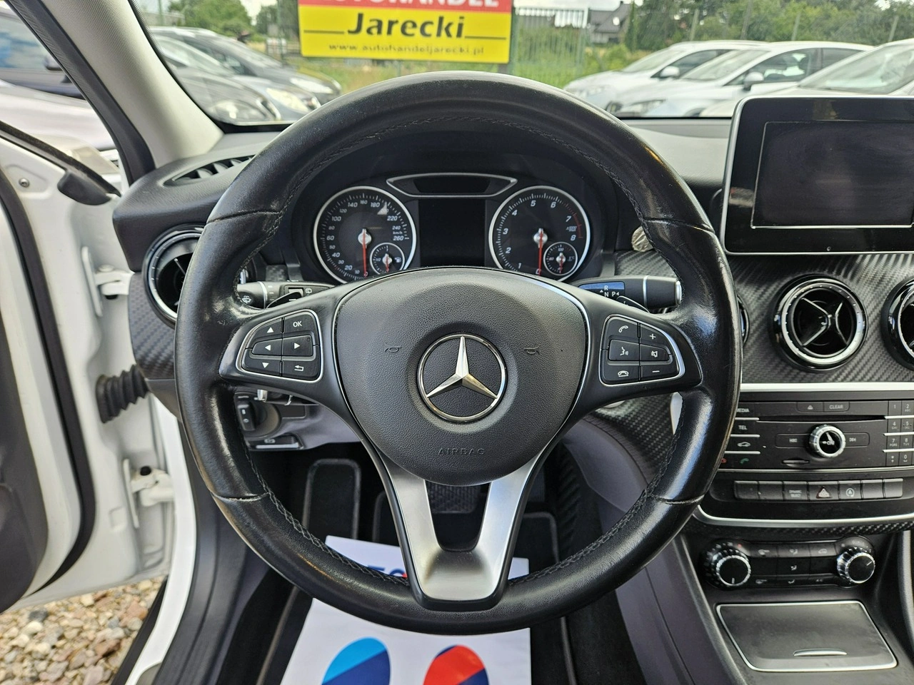Mercedes GLA 180 - Zdjęcie 14