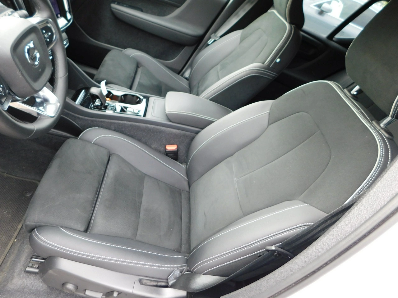 Volvo XC 40 - Zdjęcie 10