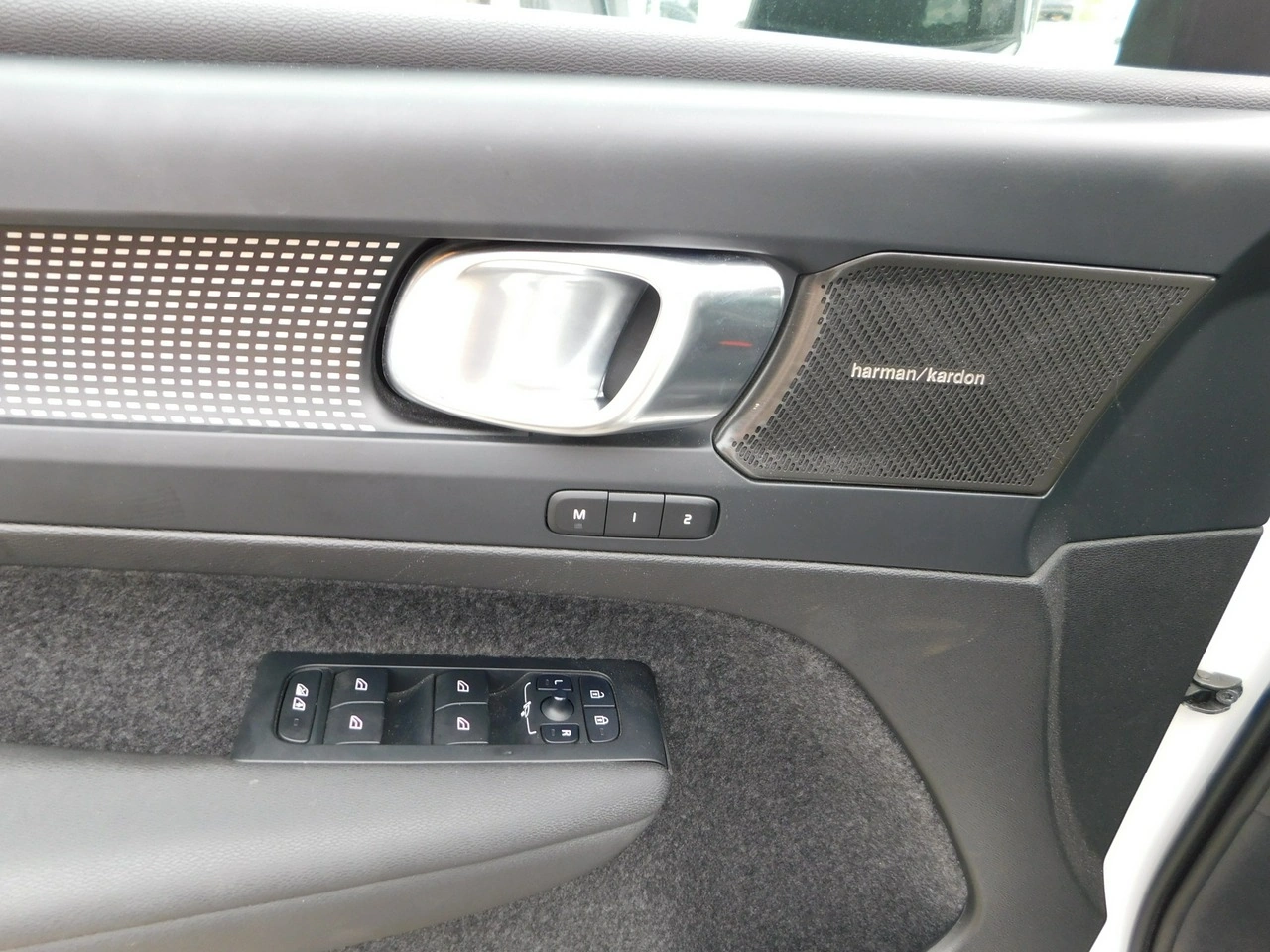 Volvo XC 40 - Zdjęcie 11
