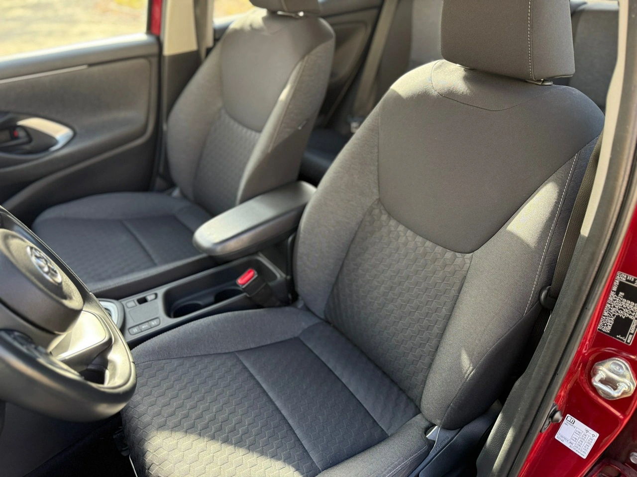 Toyota Yaris - Zdjęcie 17