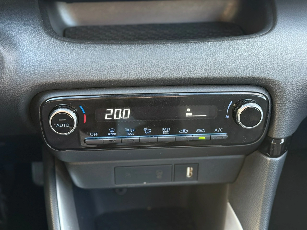 Toyota Yaris - Zdjęcie 27