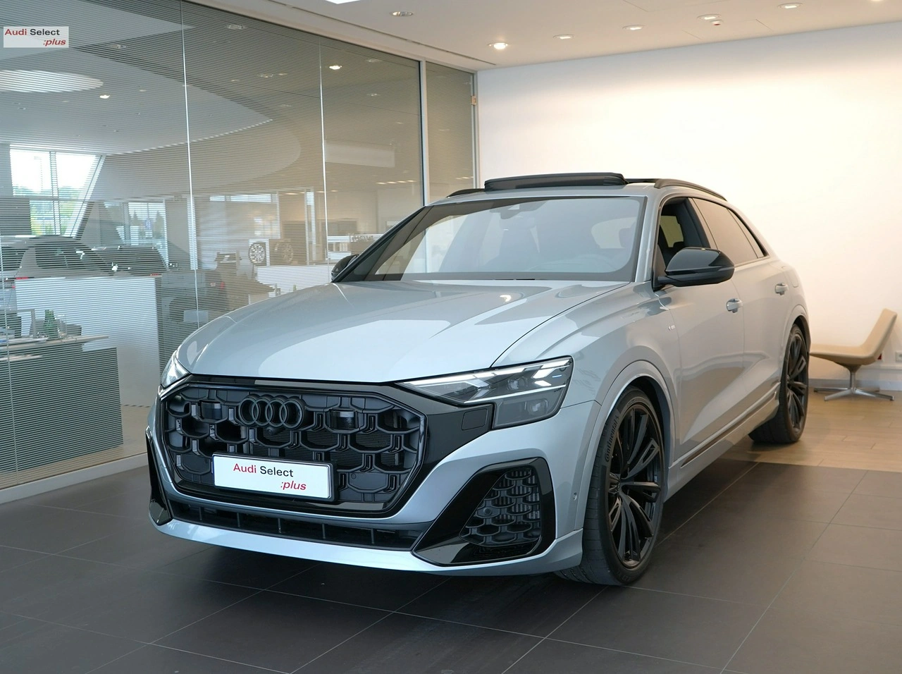 Audi Q8 - Główne zdjęcie