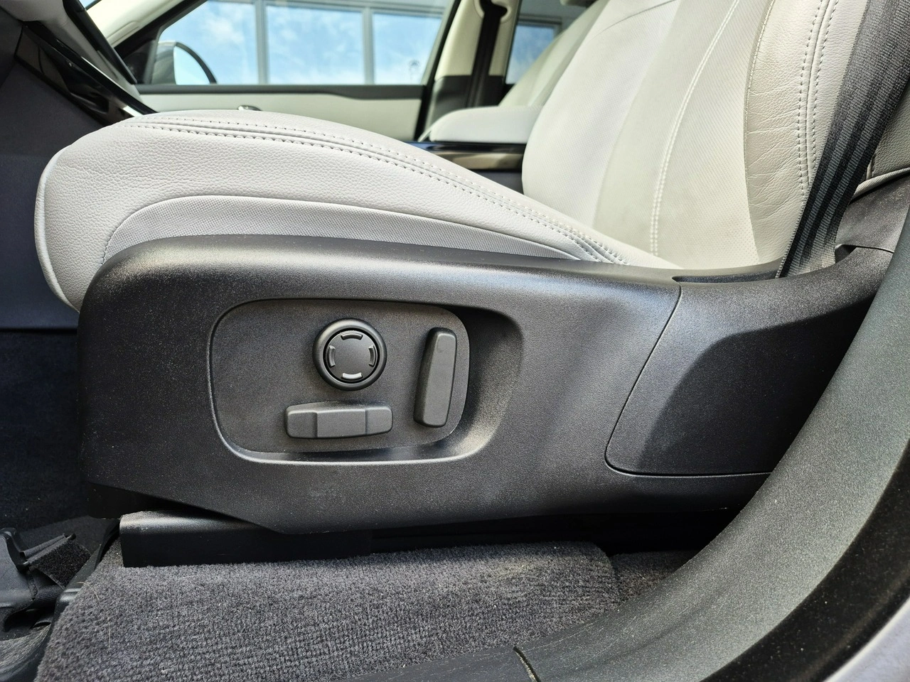 Land Rover Range Rover Velar - Zdjęcie 23