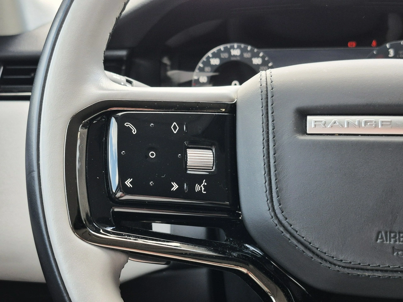 Land Rover Range Rover Velar - Zdjęcie 31