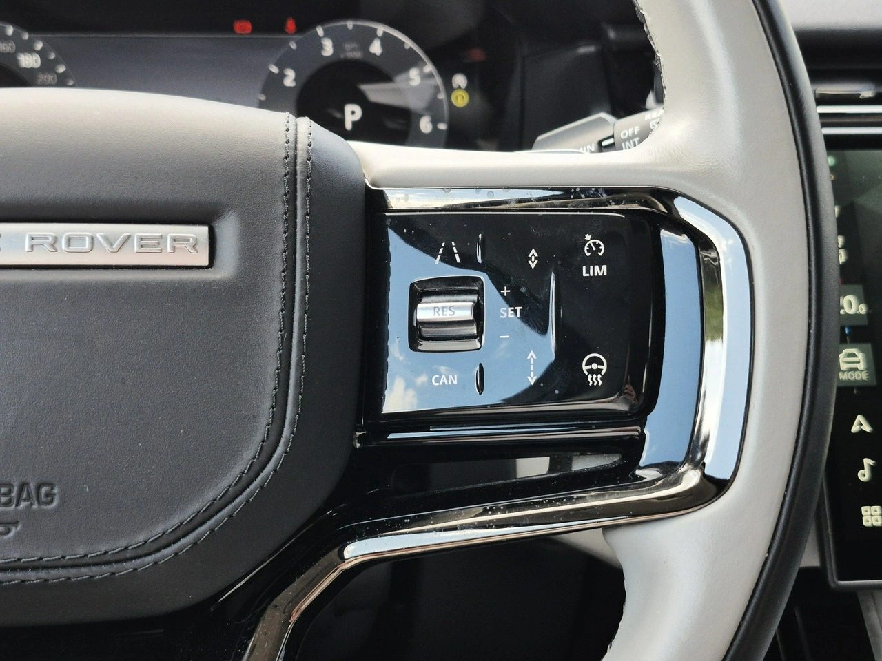 Land Rover Range Rover Velar - Zdjęcie 32