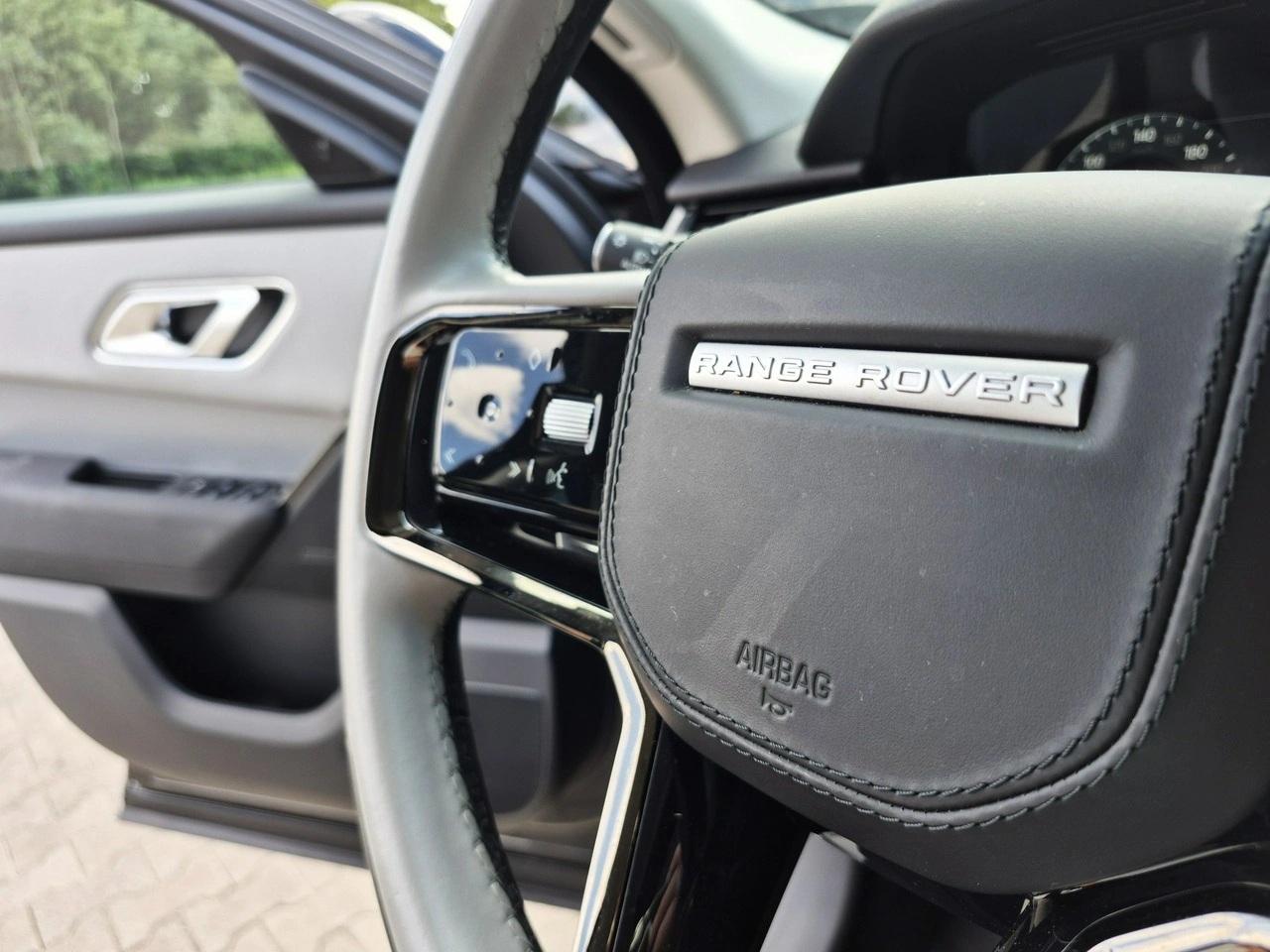 Land Rover Range Rover Velar - Zdjęcie 33