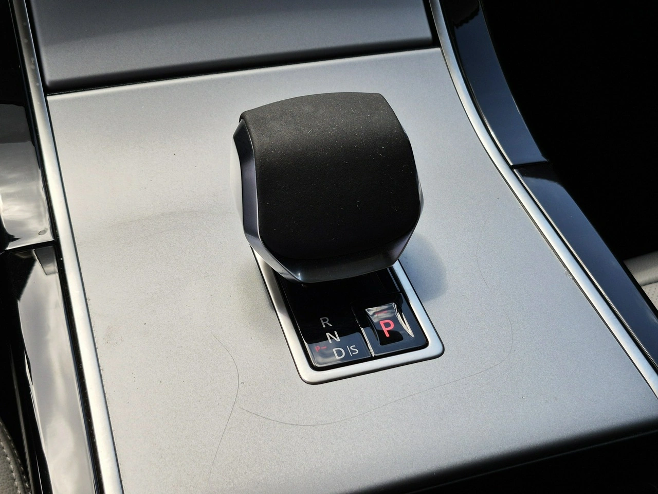 Land Rover Range Rover Velar - Zdjęcie 34