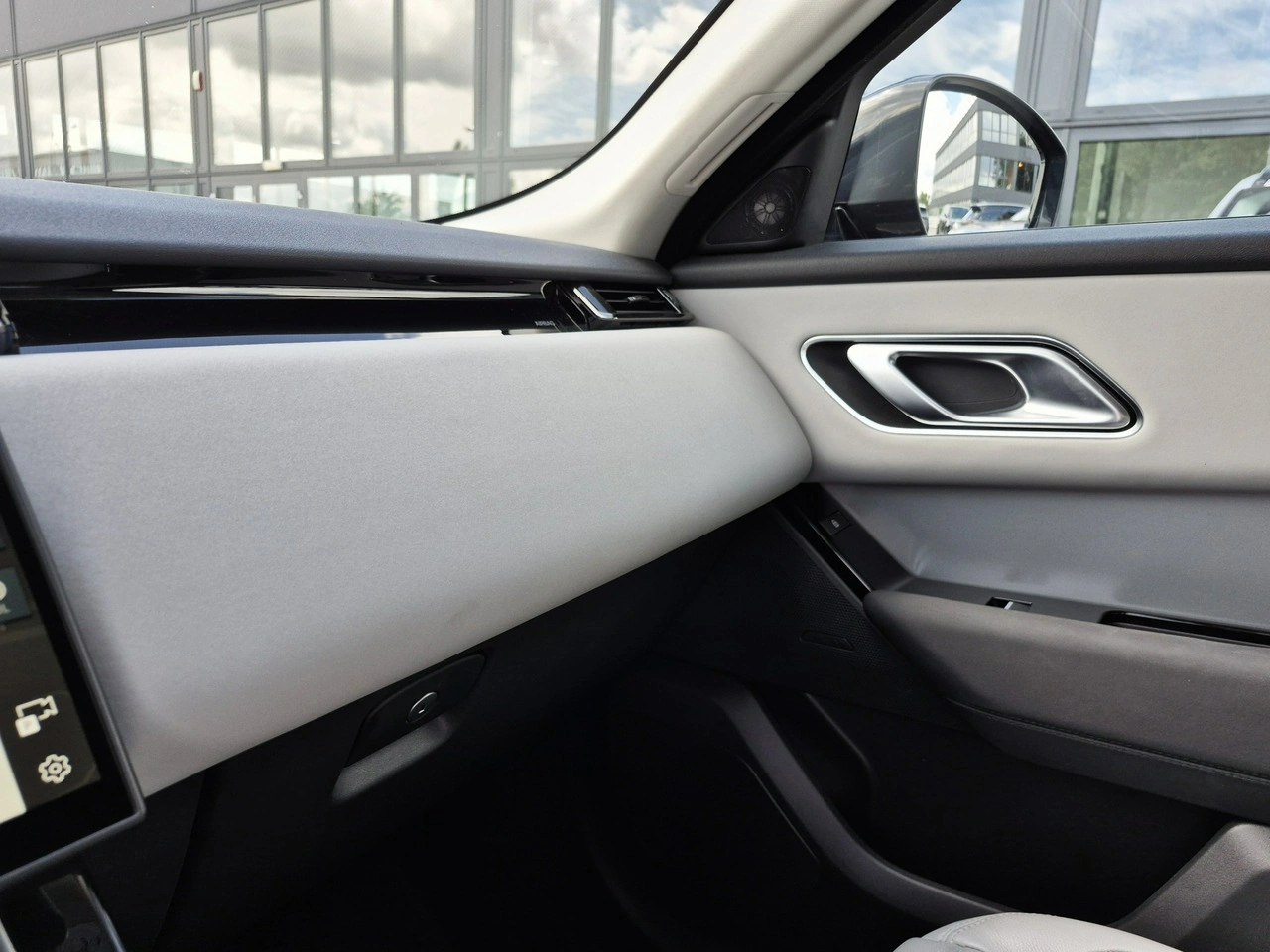 Land Rover Range Rover Velar - Zdjęcie 37