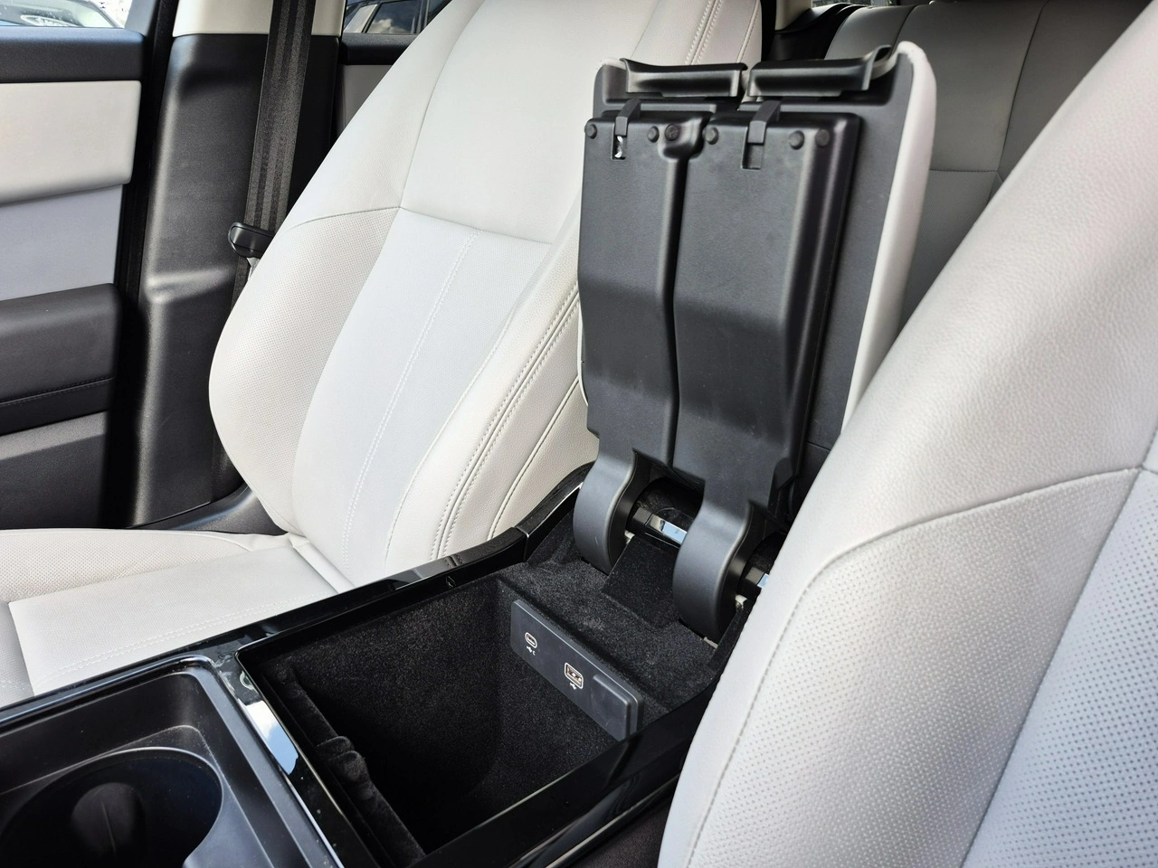 Land Rover Range Rover Velar - Zdjęcie 39