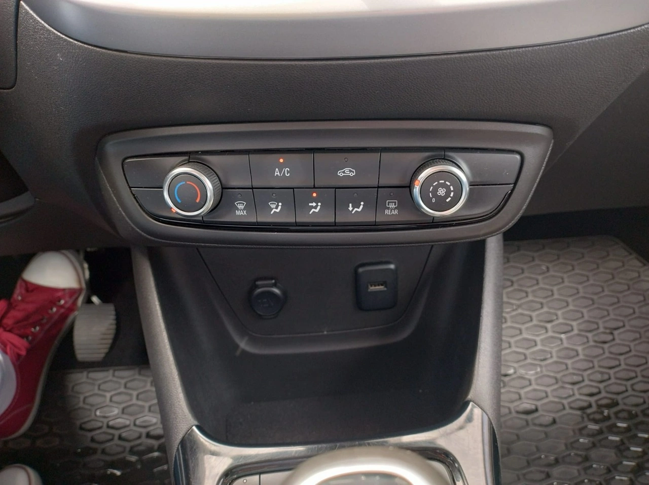 Opel Crossland - Zdjęcie 18