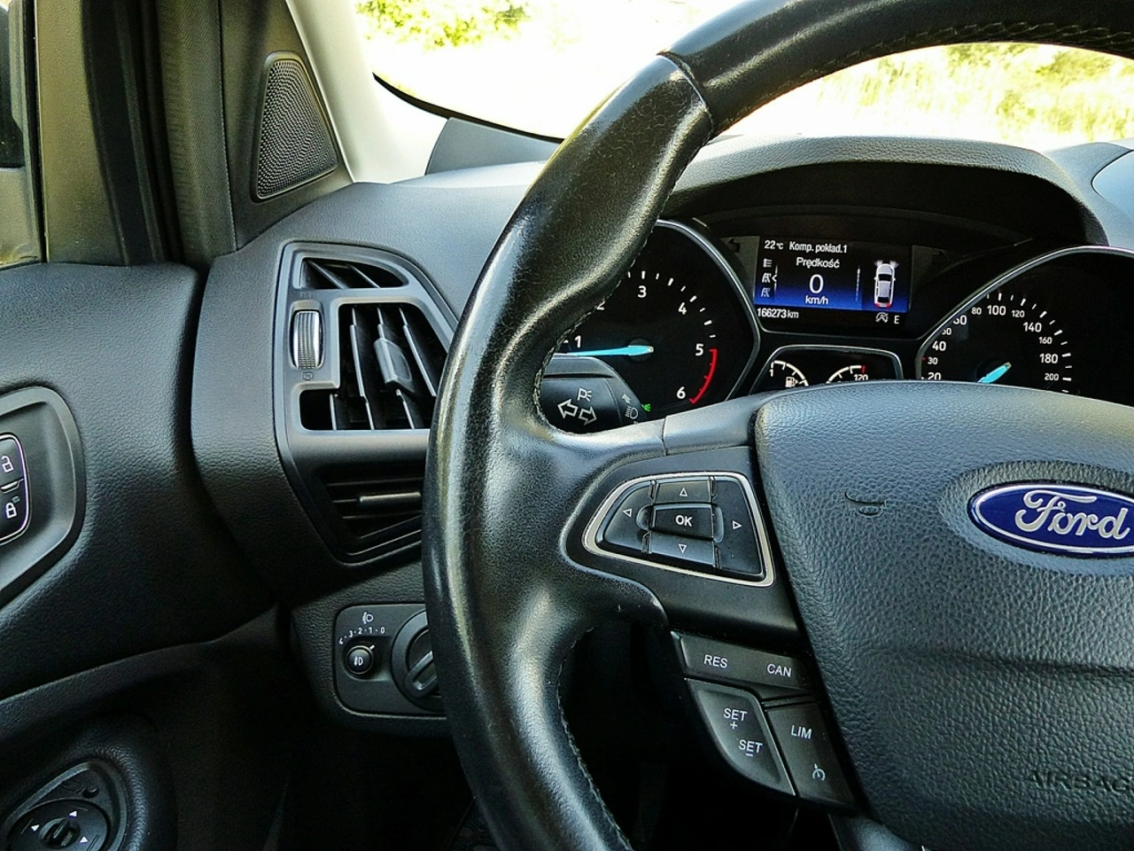Ford Kuga - Zdjęcie 30