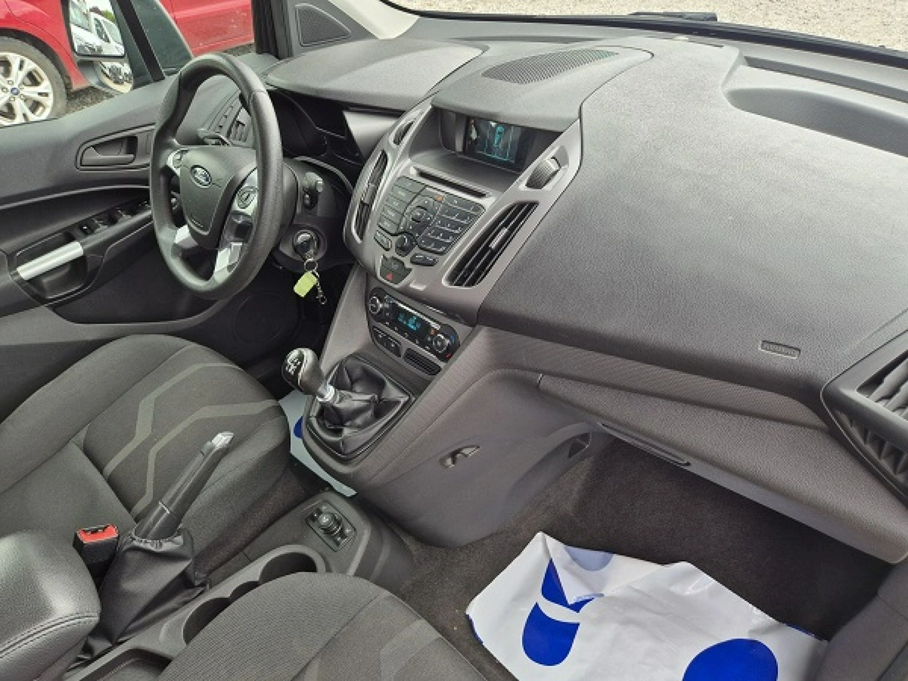 Ford Grand Tourneo Connect - Zdjęcie 17