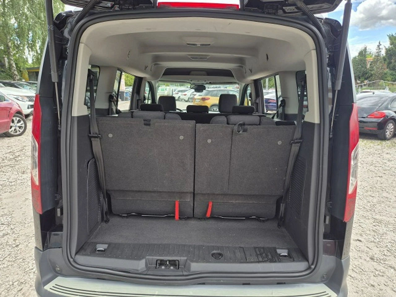 Ford Grand Tourneo Connect - Zdjęcie 21