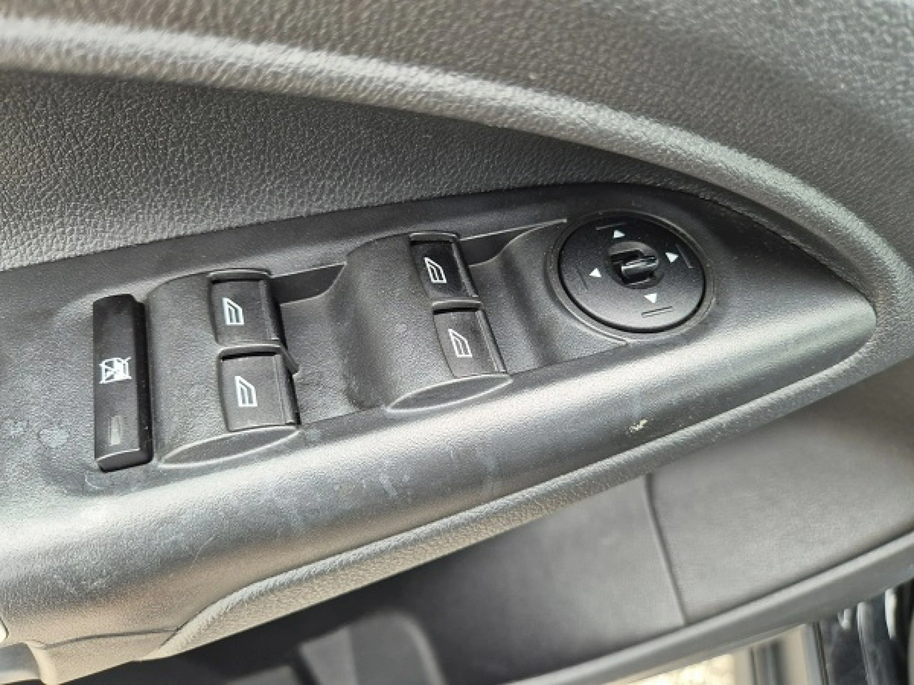 Ford Grand Tourneo Connect - Zdjęcie 23