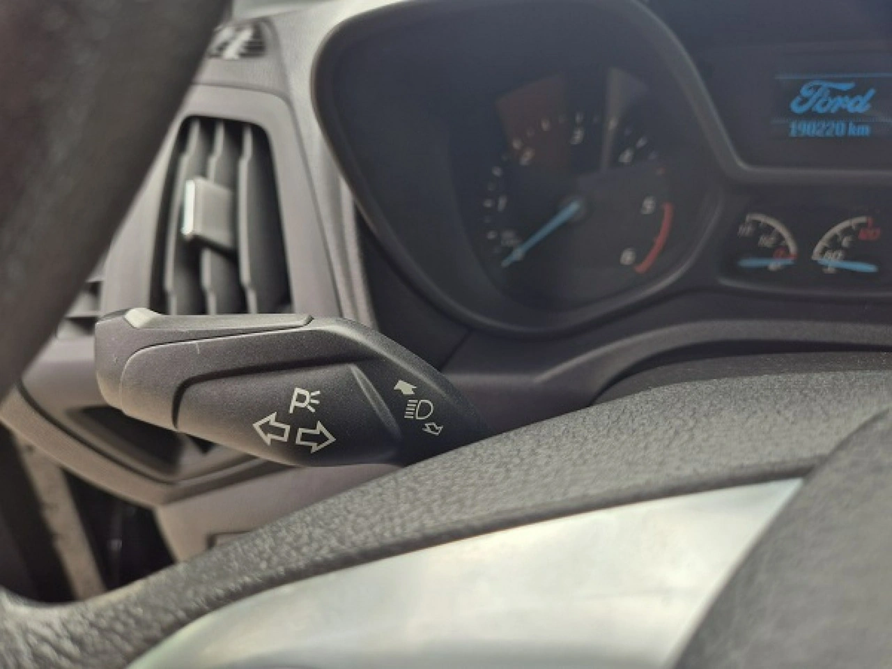 Ford Grand Tourneo Connect - Zdjęcie 29