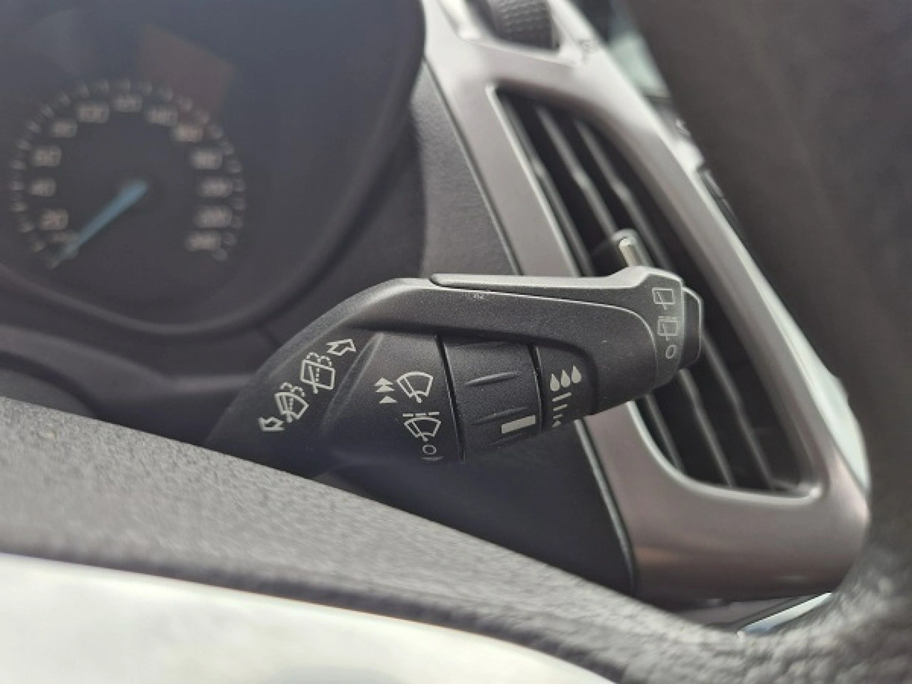Ford Grand Tourneo Connect - Zdjęcie 30