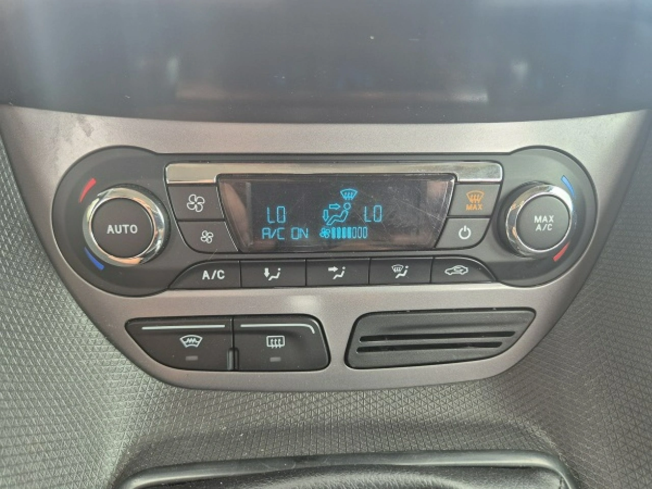 Ford Grand Tourneo Connect - Zdjęcie 33