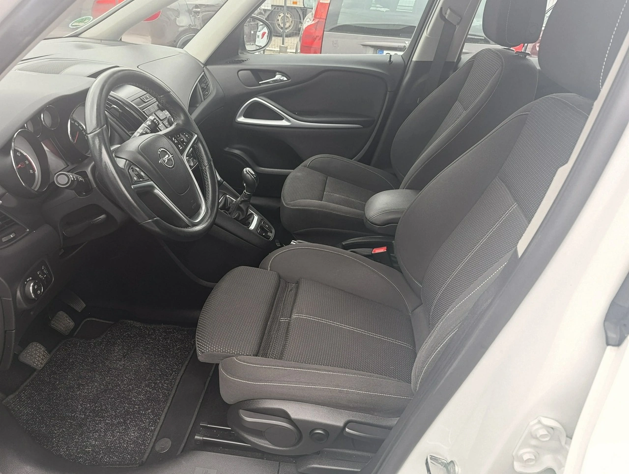 Opel Zafira - Zdjęcie 9