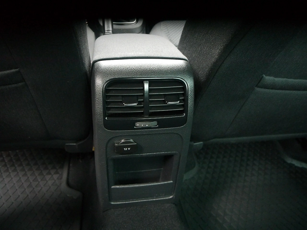 Volkswagen Jetta - Zdjęcie 29