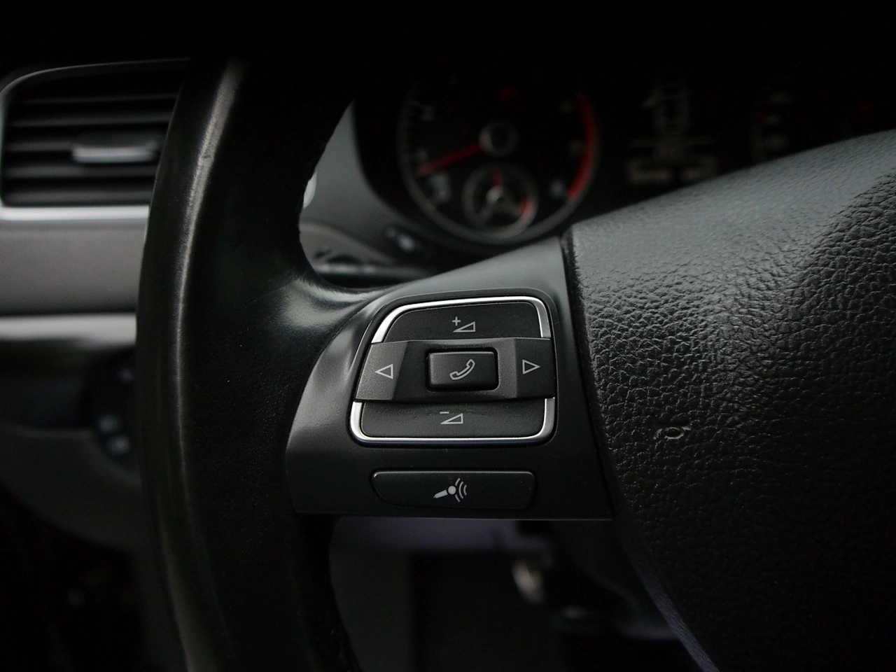 Volkswagen Jetta - Zdjęcie 34