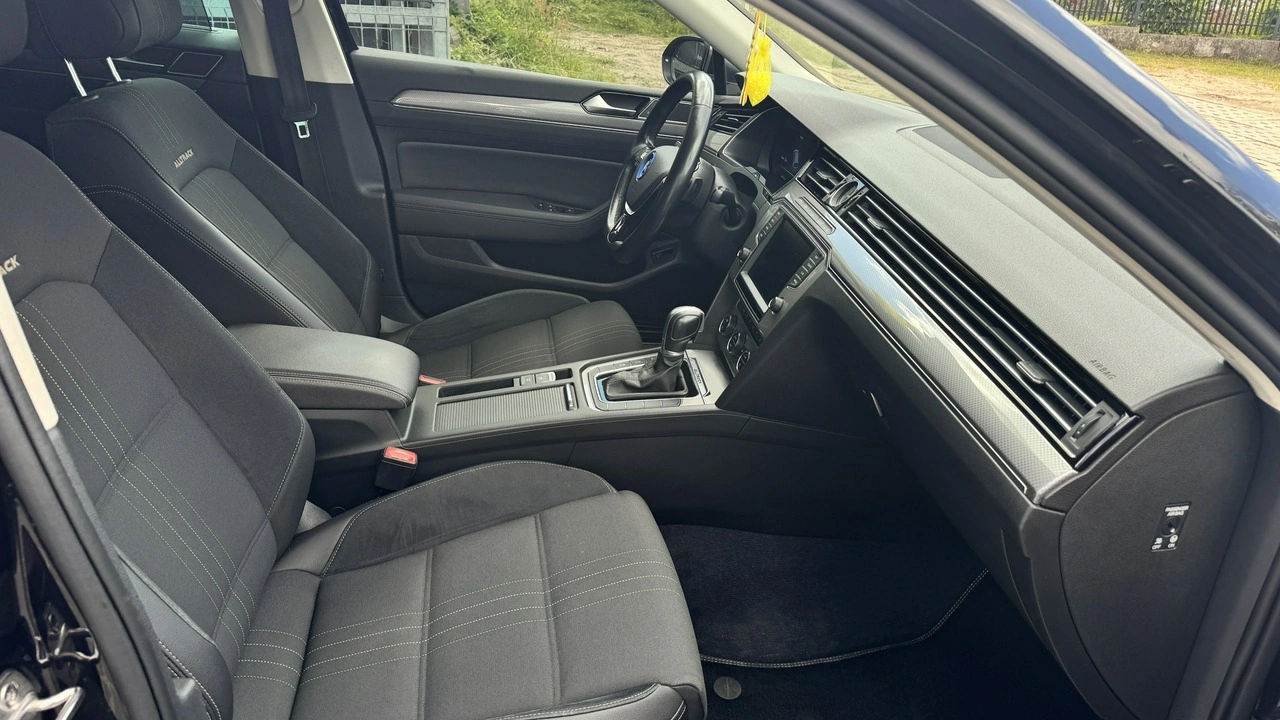 Volkswagen Passat Alltrack - Zdjęcie 30